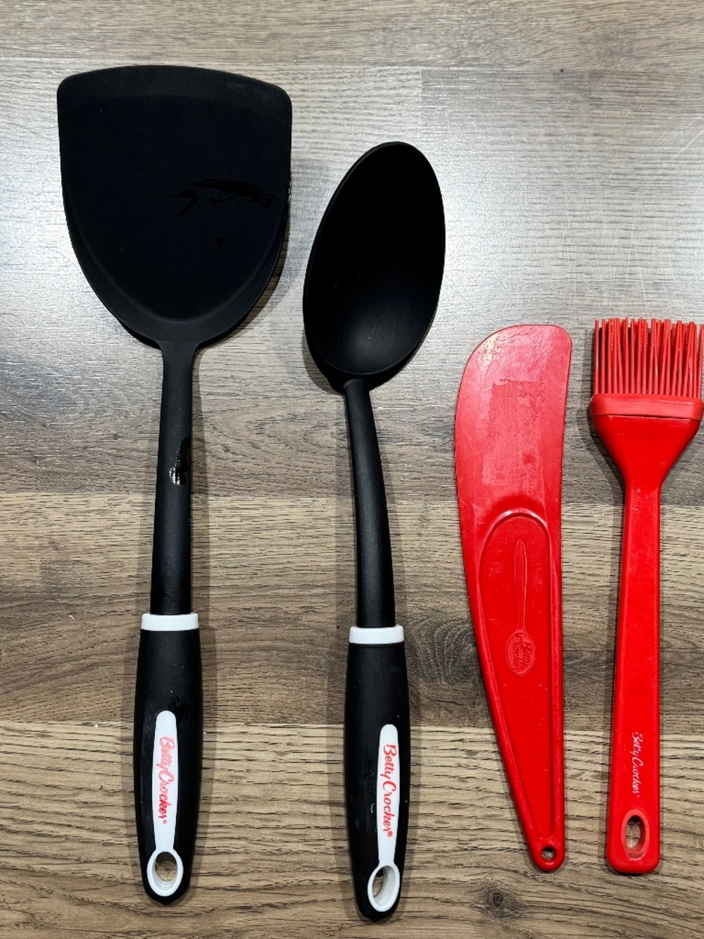 Lot Of 4 BETTY CROCKER starter Kitchen Tool Spatula Turner Spoon Pastry Brush